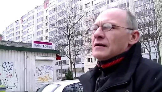 Büyük olgun adam 69 pozisyonunda amcık yalıyor