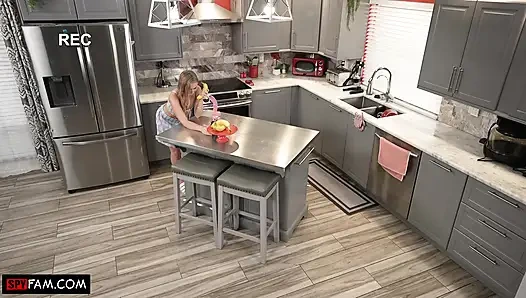 Отчим использует меня как его личную игрушку для траха