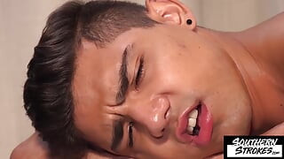 Southernstrokes samlaingik premi justin cross aur daniel hausser malish ke dauran lnd choosti hai