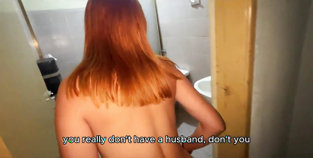 18-vuotias valkoinen tyttö harrastaa seksiä hotellin palvelijan kanssa. POV- HD-porno- Kotitekoinen- Mällipillu.