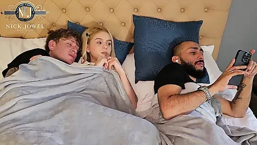 Lasst Uns Schweigen!! Unser Stiefvater Kann Es Nicht Herausfinden - Er Schmuggelt Alles in Mich Hinein