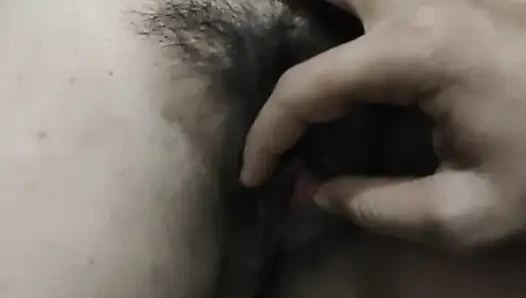 Memek muda ibu muda dengan jari kepuasan kamar tidur di pacar