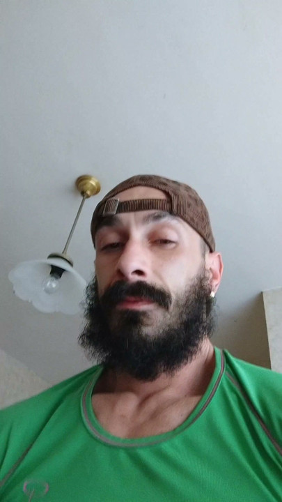Just a small video in order to know basically how I look like thank you I'm new