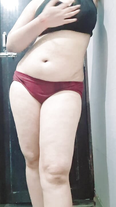 Maa india panas tertangkap kamera saat mandi