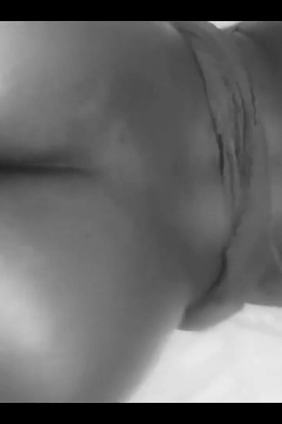 같은 날 친구 2명 따먹기 - 발정날 때마다 나를 유혹하기 위해 누드를 보내는 그녀