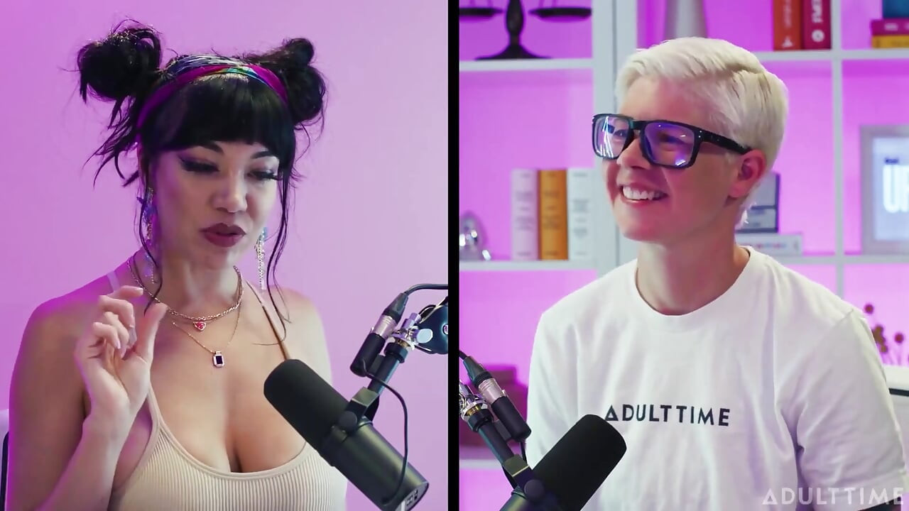 色情明星小对兔子的虫子迷恋! |Rapid Fire |Adult Time播客