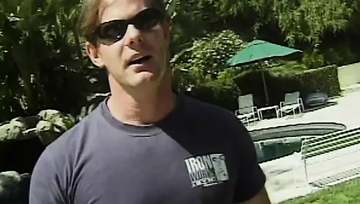 Antar ras Mahasiswi Bash: Heiße Di Kolam Renang