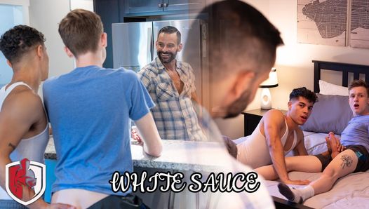 Cumhereboy - White Sauce - Twink Friends Jordan Haze i Brett Ryder zostają złapani przez ojczym David Benjamin