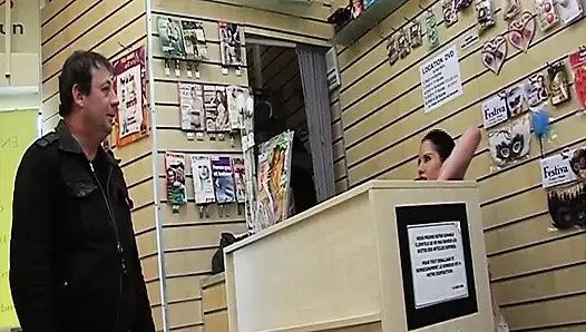 Frankreich schätzchen isst sperma im sexshop