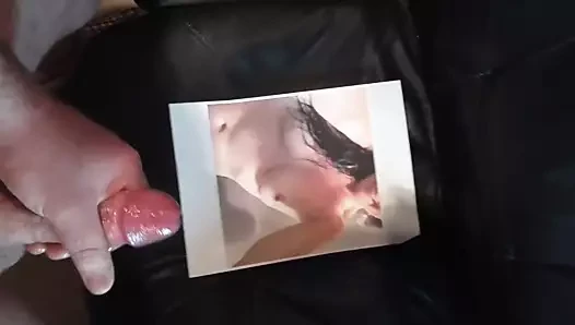 Büyük memeli bartender 69'un içine boşalıyor