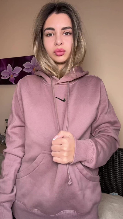 هل تريد أن ترى أنا الحقيقي؟ تجدني على OnlyFans