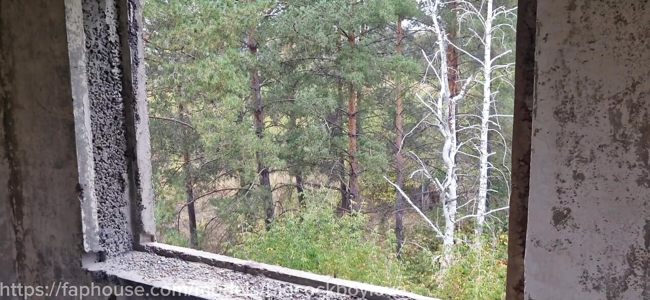 सुंदर वर्दीधारी आदमी की क्रूज पर रैंडम डैडी द्वारा जोरदार और बिना कंडोम चुदाई की जाती है