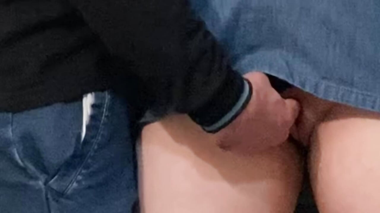 Vau!! Ruka perverznjaka u mojim seksi gaćicama