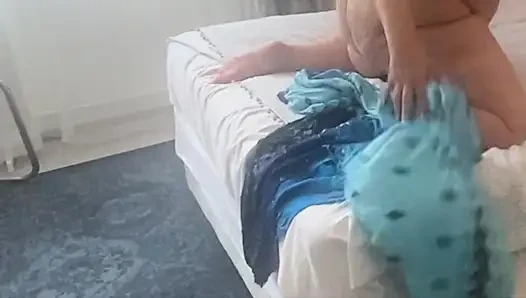Istri selingkuh dengan kontol hitam terbesar yang dia miliki dalam hidupnya tanpa kondom. Crot di pantat wanita yang lebih tua.