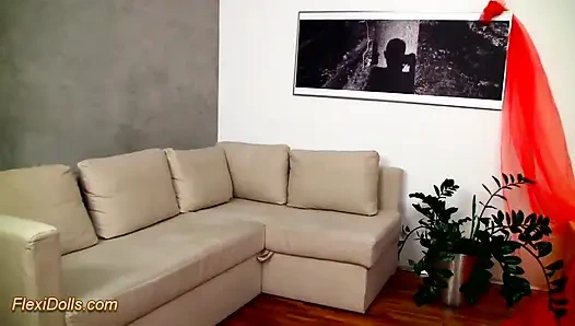 Stiefschwester wird gefickt wie eine echte flexi-puppe