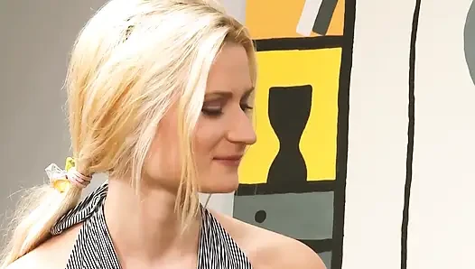 Adegan adegan 1_blonde cewek rambut pirang dengan toket besar suka banget dientot sama cowok-cowok