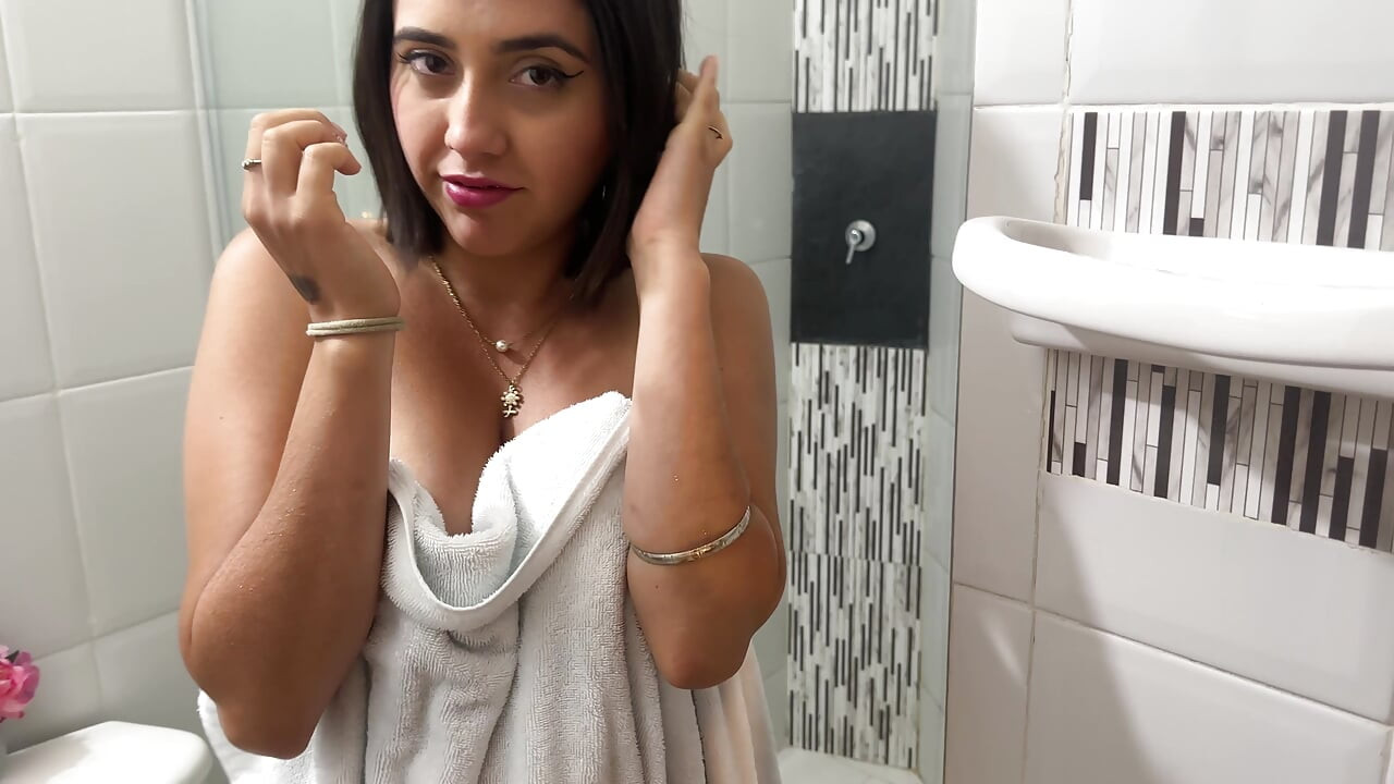I Couldn't Oppose! Manuela Alvarez Showers Without Underwear and I Go in to Fuck Her Hard in the Bathroom