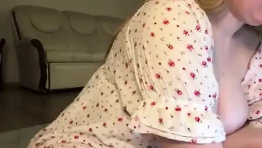 Jusiclussie Masturbate with nipple clamps