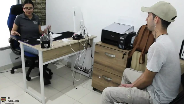 To close a deal to buy an apartment, I fuck the saleswoman's rich pussy - Porn in Spanish