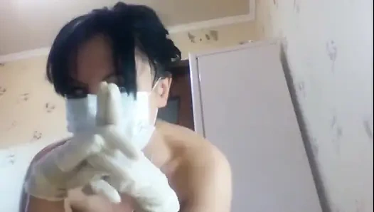 Dev doktor lateks elleri ve büyük çıplak vücuduyla meme vücudunu parçalayacak