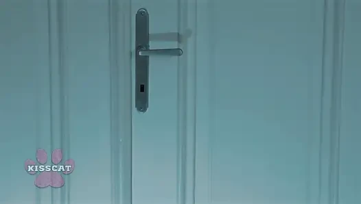 Heiße MILF Luna Doll reitet jungen Hengst und Kisscat nimmt Creampie
