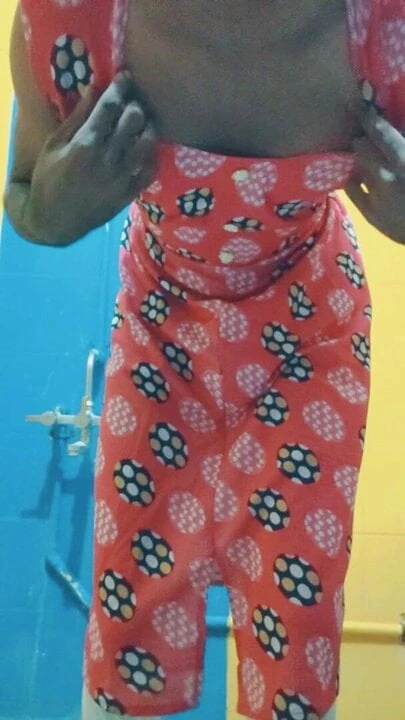 Tamil Trisha Crossy mostrando a bunda