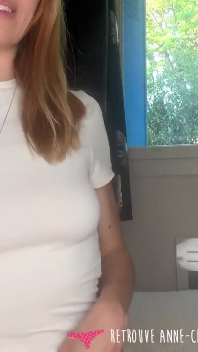 Vends-ta-culotte - Apresentação de uma jovem amadora francesa sexy e desportiva com acessório de lingerie | Clipe 1