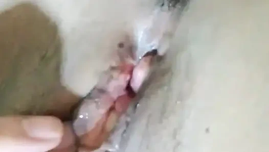 Her iki gün video kamerada seks yapıyoruz.