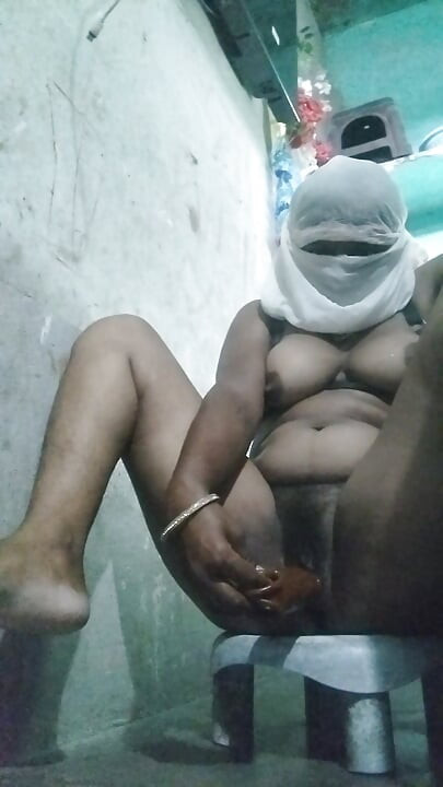 Le metieron la polla gruesa en el coño de la bhabhi