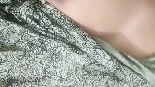 Desi Schönheit im eleganten kleid - langsam necken &intensives solospiel - kein gesicht - 4K ultra HD