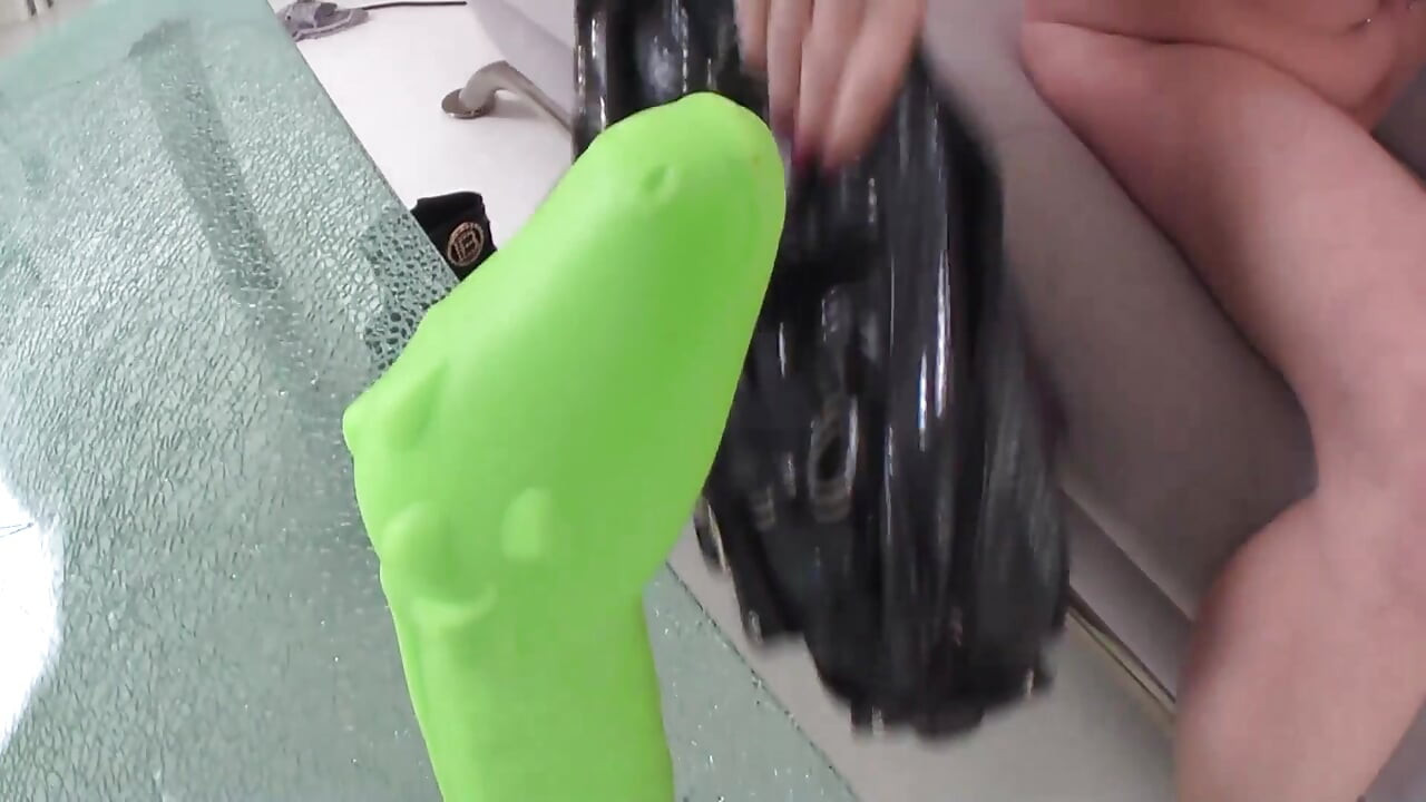 Milf enjoys a nice masturbation session