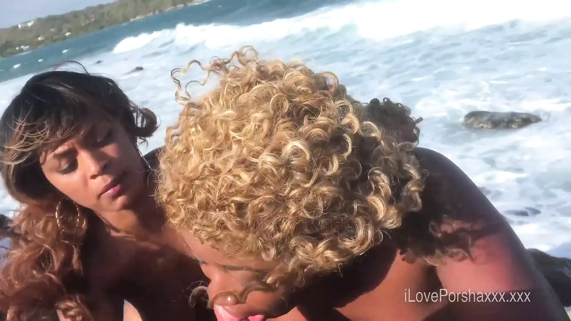Hot ebony girls fucks on beach