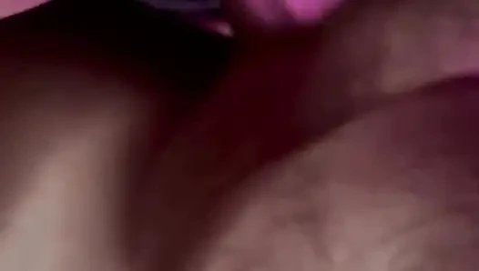 Ateşli anneye büyük boruyu seriyor