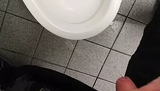 Musste pissen auf der Arbeit