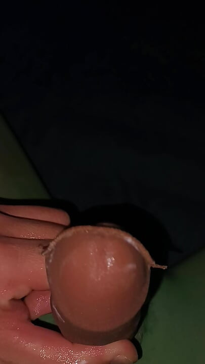 穿着棕色高氨纶紧身裤的射精爆发