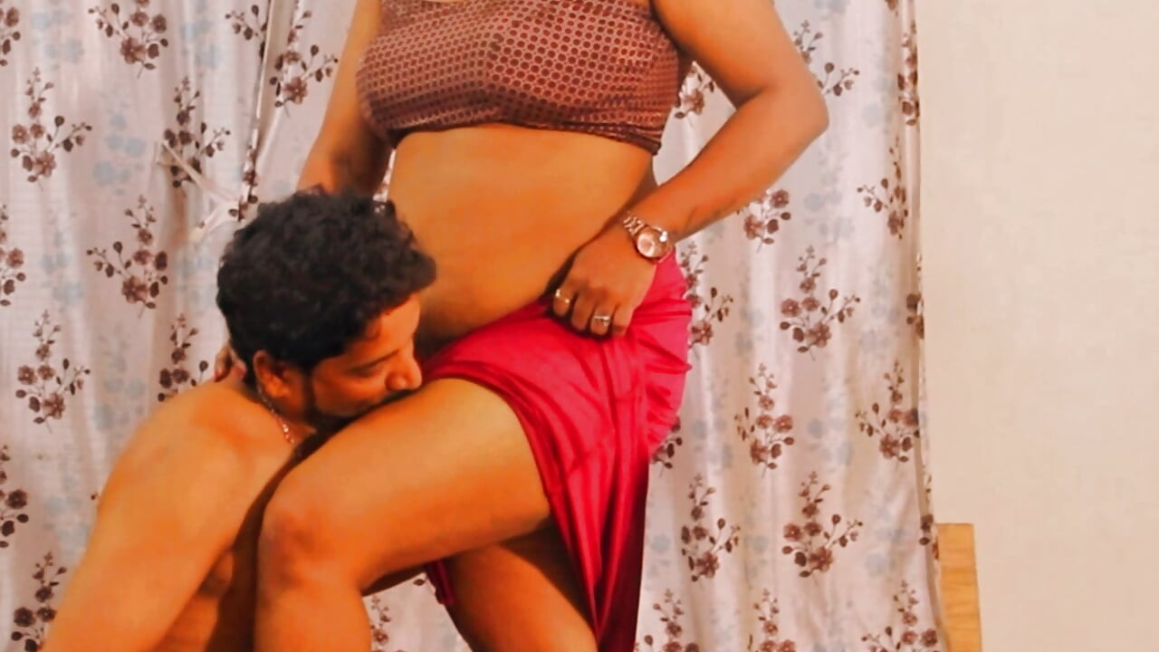 घर के मालिक ने मेड के साथ सेक्स किया