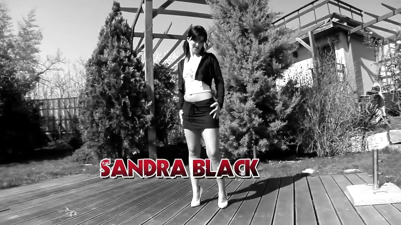 Sandra Black, Mugur, Giotto, double pénétration, avalage anal, petite salope européenne, hardcore, en plein air, avalage de sperme, version longue