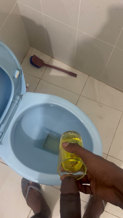 Sri Lankan Boy Pissing 😋