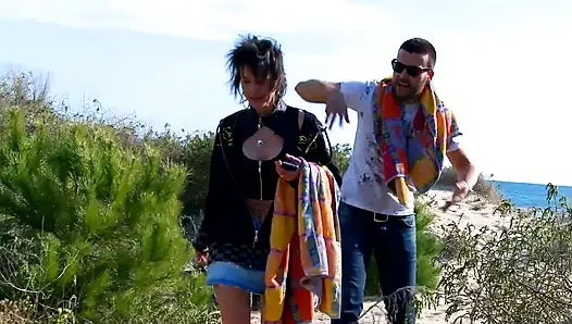 beach bitch and fucked horny at home