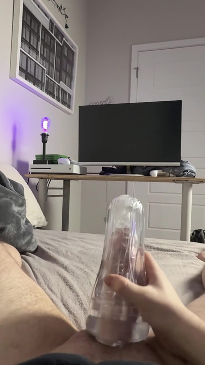 เย็ดหีกระเป๋าที่ชัดเจนลึกมาก - ดูผ่านยิงน้ําเงี่ยนยัดของเล่นและผู้ชายครางดัง | คลิป 1