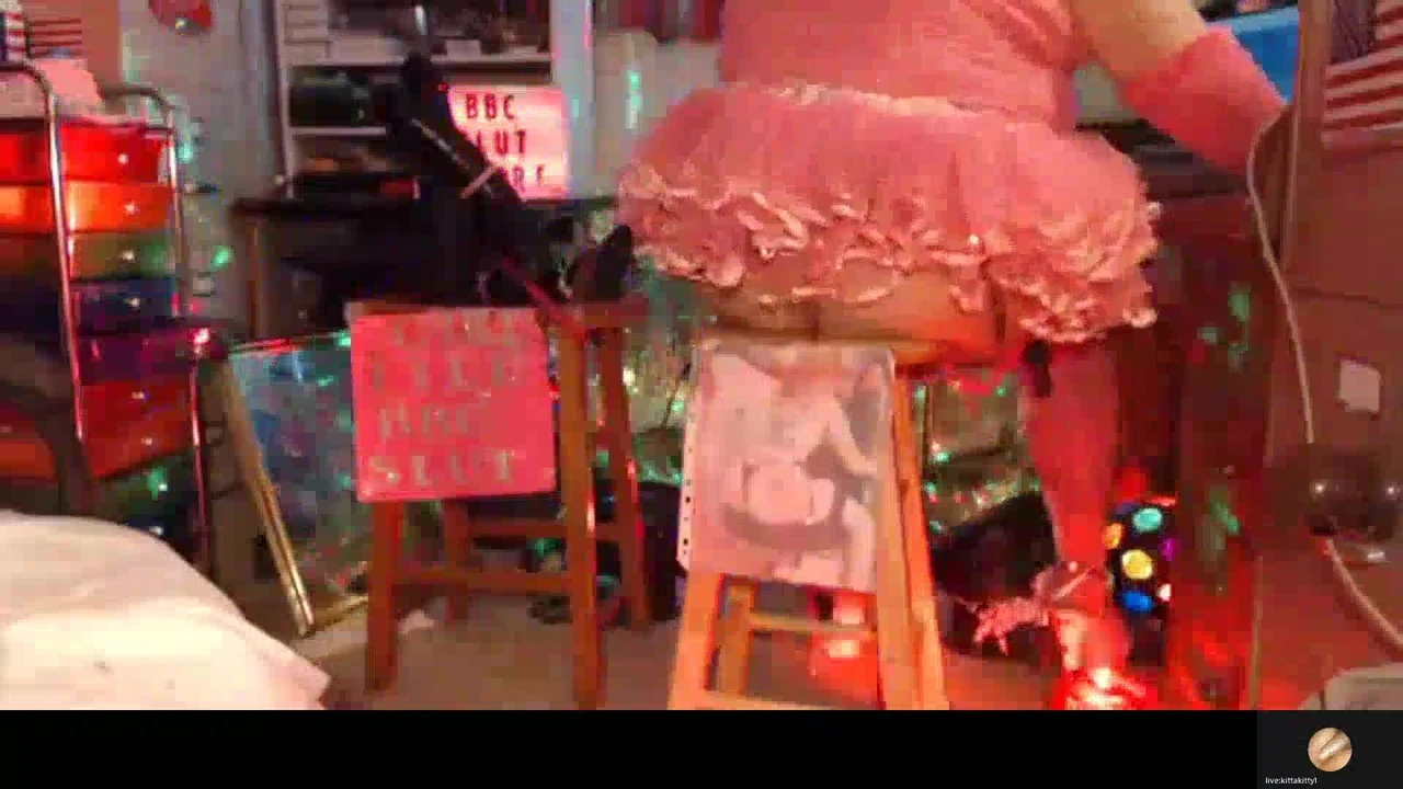 Provocando o BBNC do meu BLACK DADDY Tre com minha cremosa bunda branca maricas em rosa maricas Juliann e 9" BBC WHORE plataforma salto alto.