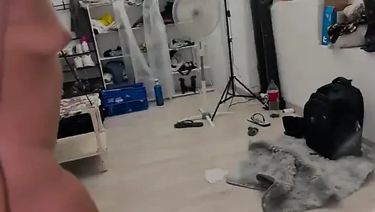 Dia Suka Mendorongnya Ke Pantatnya