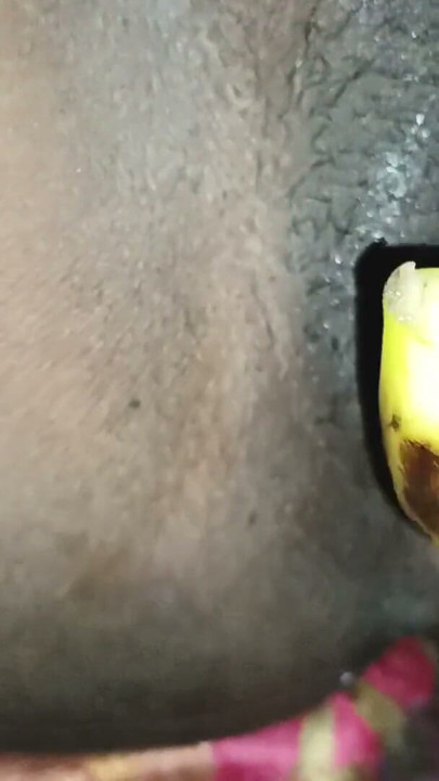 Desi bhabi kela se pani nikal liya chud me kitna pani | Clip 1