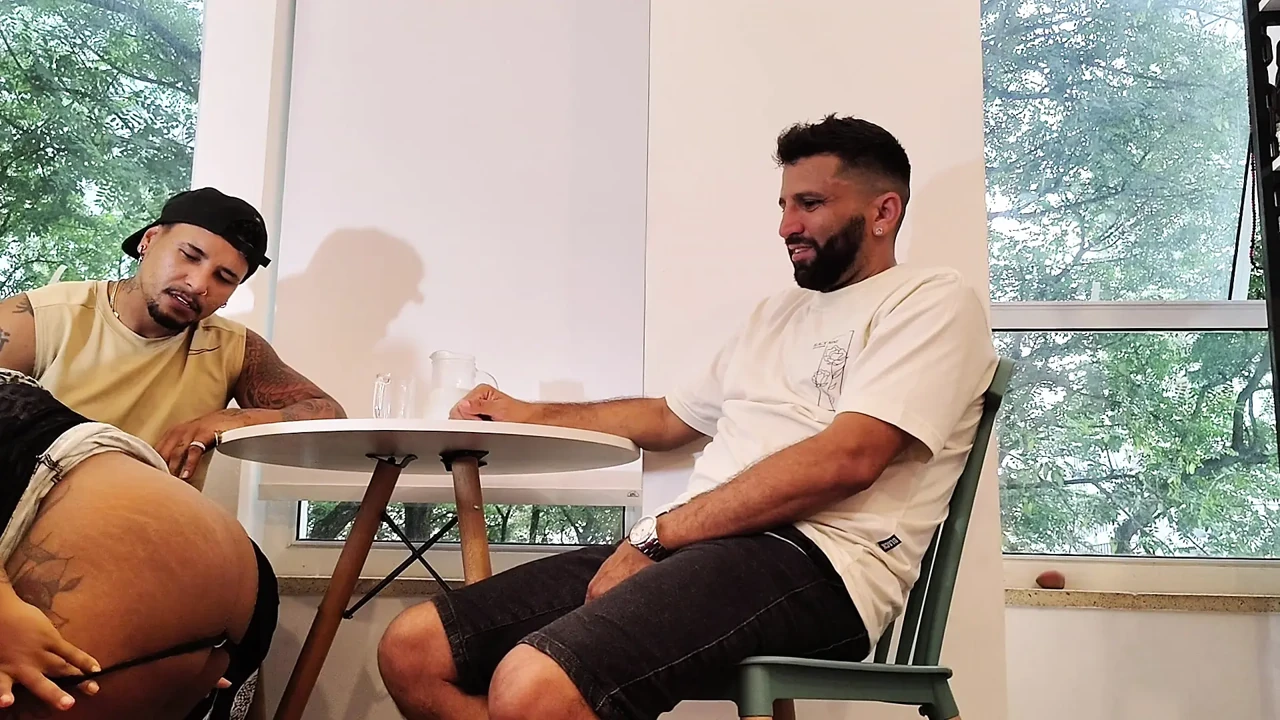 Dois Irmãos Numa Entrevista Para Tiffany Montavani Sentou Pirocada Na anã
