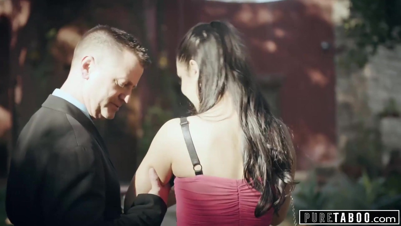 純粋なタブー痴女がビジネスマンに屈辱-公共ファック