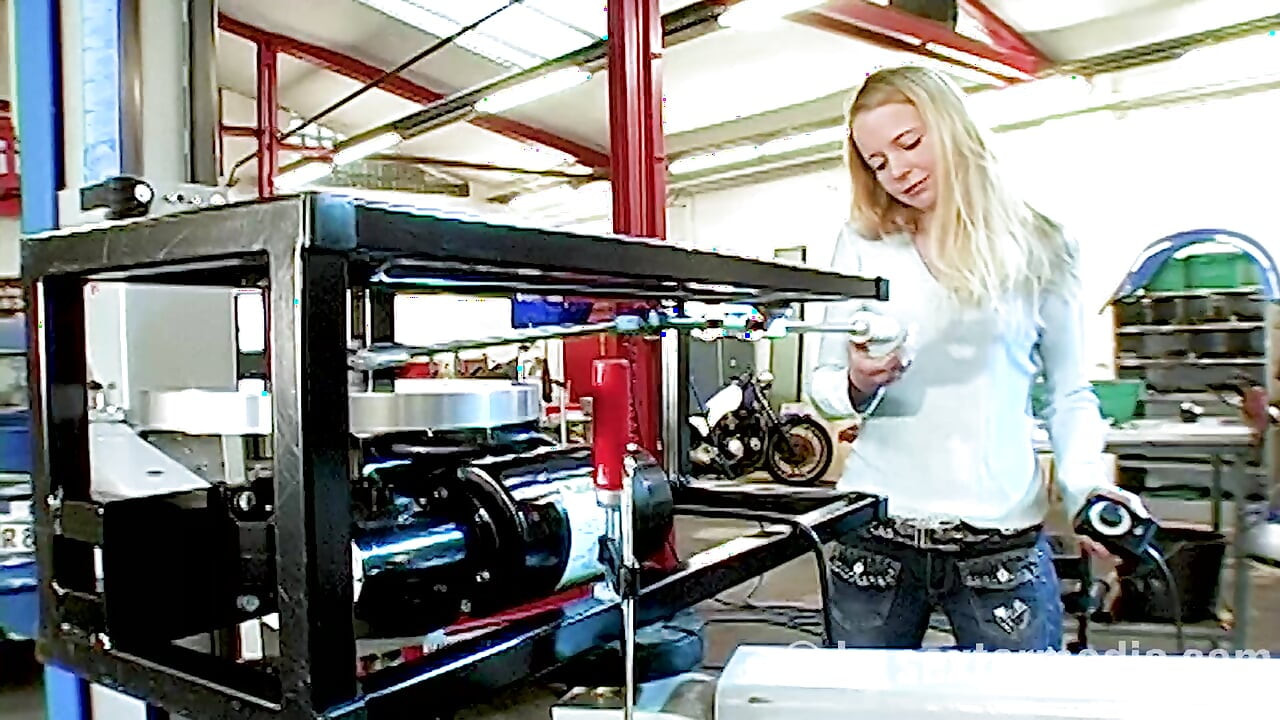 Doggy-style Machine Penetrates