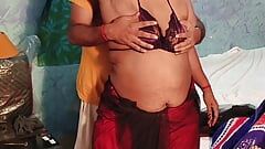 ApsaraMaami - huishoudster - hete borsten en navelshow tonen