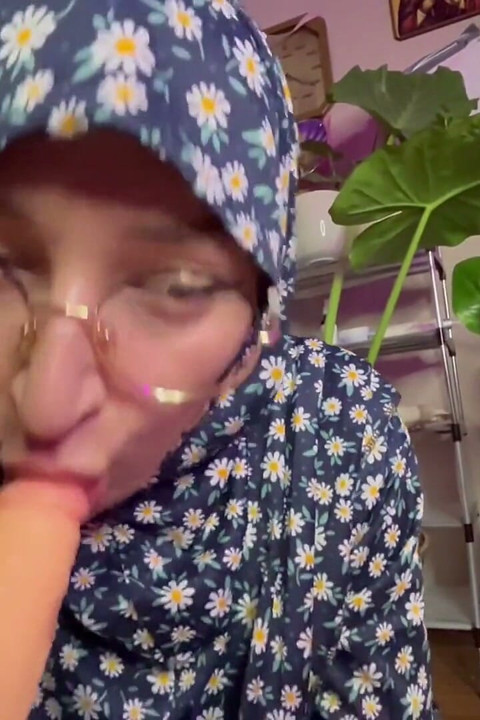 Blowjob in Hijab JOI