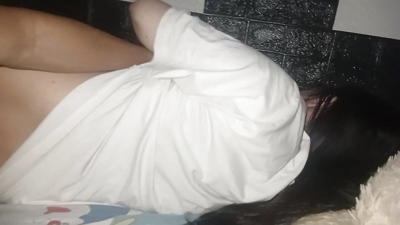 Jävla den släta röpan av en asiatisk oskuld