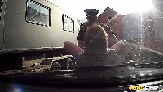 Fake cop - sadakatsiz kız arkadaş Candi Coxx erkek arkadaşını aldatıyor
